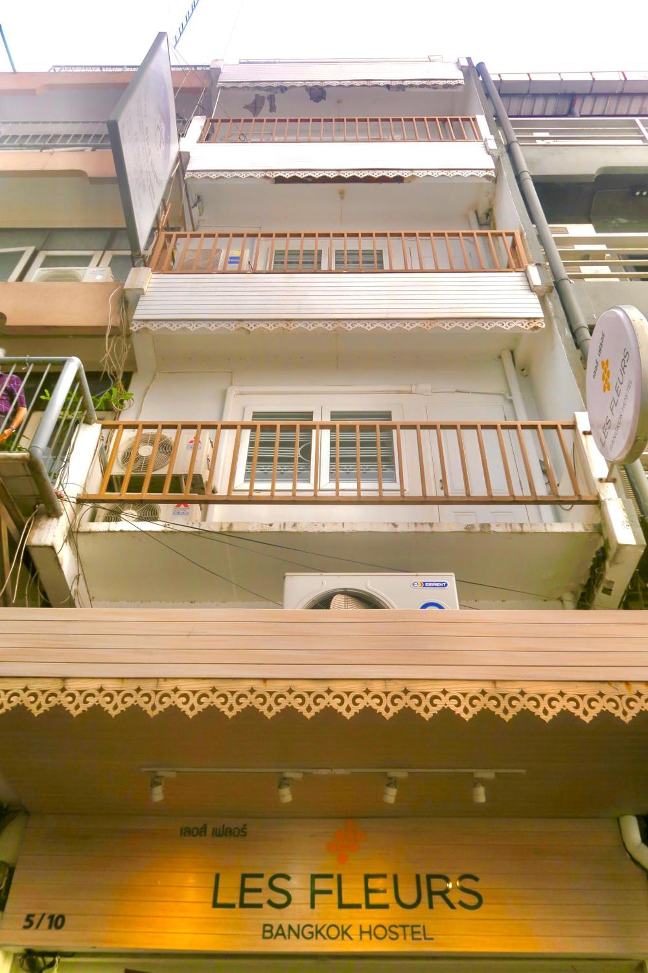 Les Fleurs Bangkok Hostel Buitenkant foto