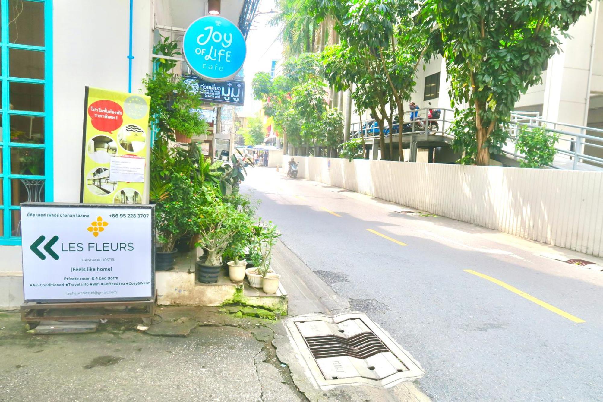 Les Fleurs Bangkok Hostel Buitenkant foto