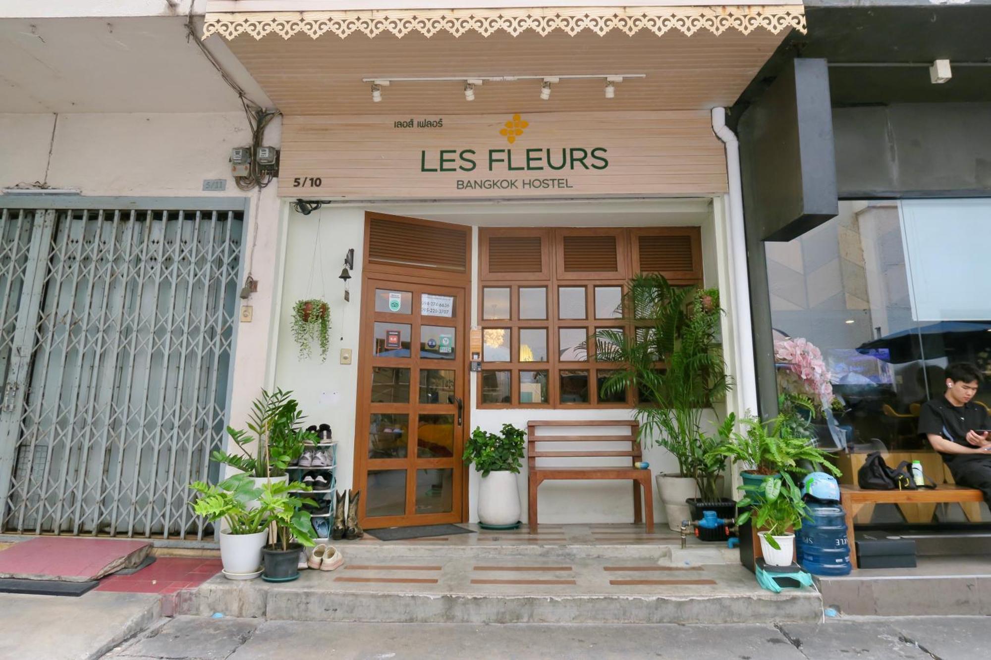 Les Fleurs Bangkok Hostel Buitenkant foto
