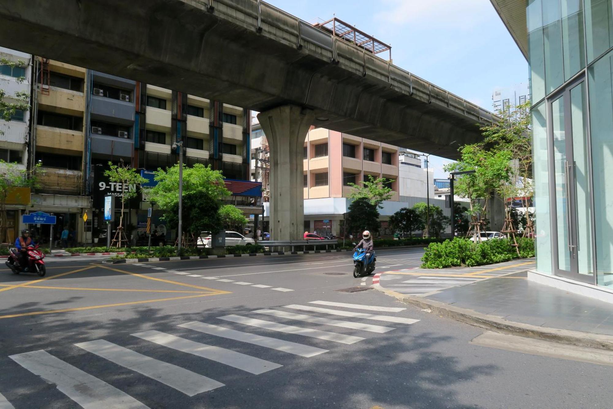 Les Fleurs Bangkok Hostel Buitenkant foto