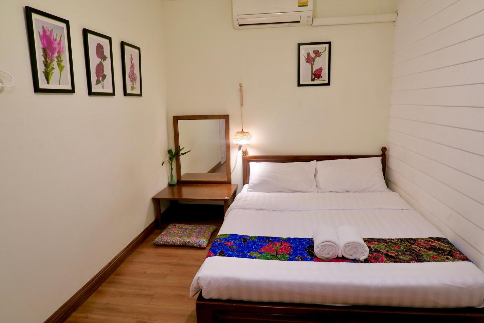 Les Fleurs Bangkok Hostel Buitenkant foto
