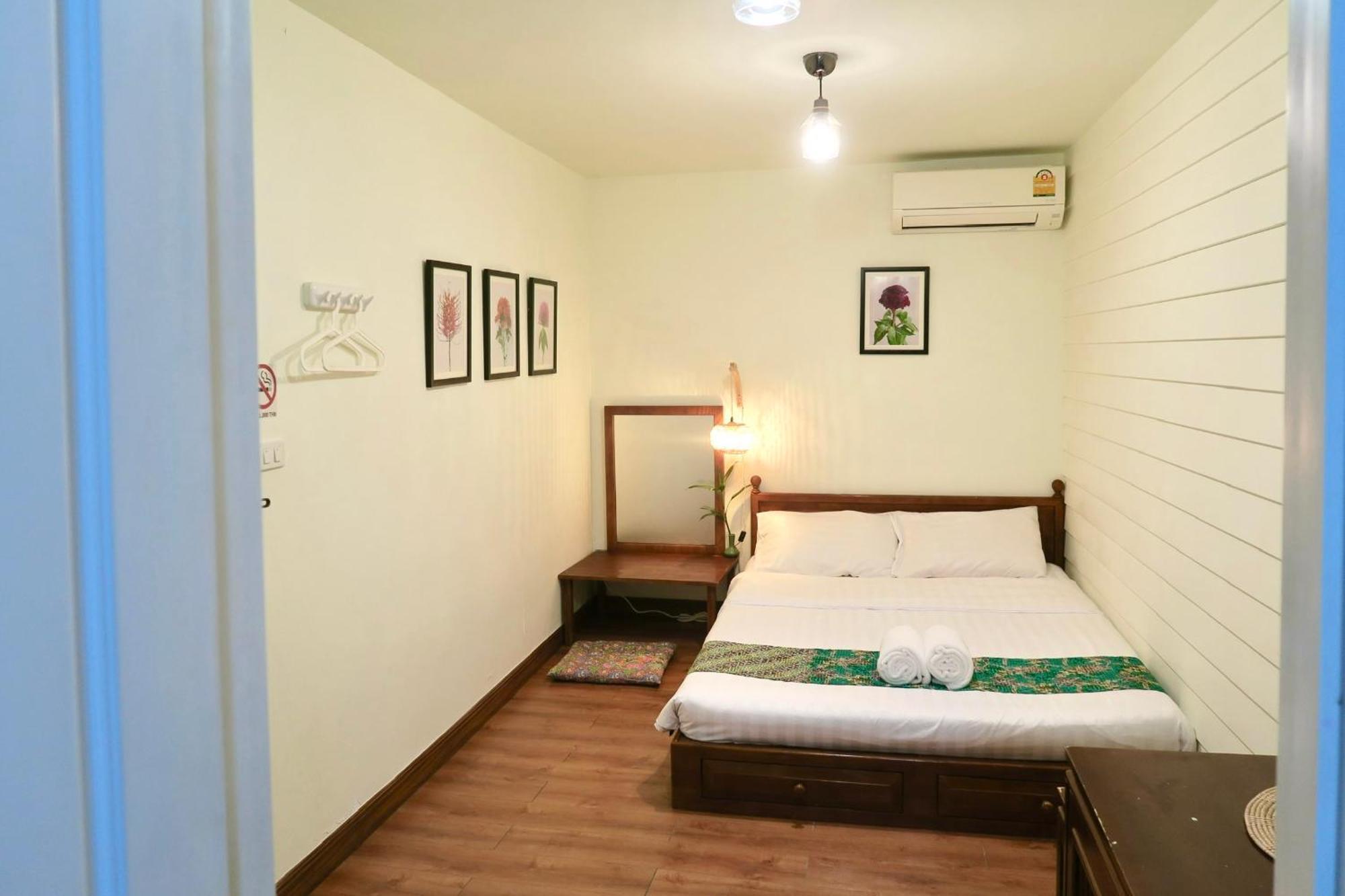 Les Fleurs Bangkok Hostel Buitenkant foto
